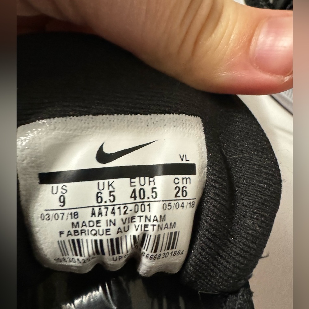 Nike Black Athletic Shoes 9 - Picture 4 of 7